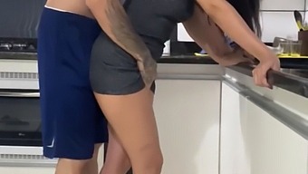 Fucking My Wife In The Kitchen While She Cleans - Havenaphscep