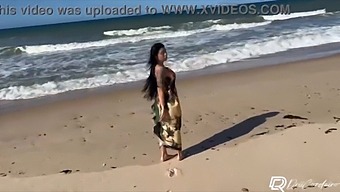 A Naughty Babe Fulfills A Fan'S Wish For Outdoor Sex Without A Condom In An Amateur Video