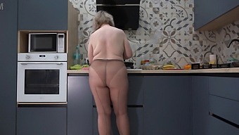 Curvy Wife In Nylon Pantyhose Offers Breakfast In The Kitchen