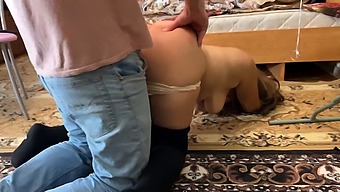Stunning Stepmom'S Beautiful Butt Gets Anal Treatment On Her Knees