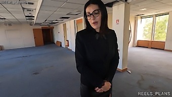 Real Estate Agent Engages In 3some With Fake Clients While Cheating On Her Boyfriend